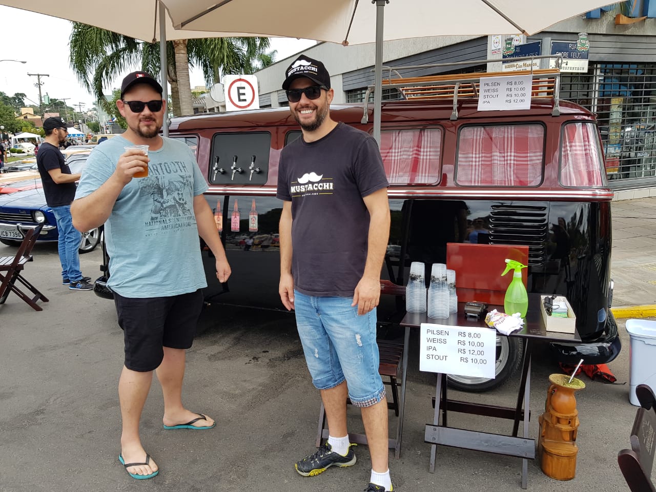 Mustacchi levou Kombi de cervejas para o Encontro de Carros Antigos (Foto: Jornal L'Attualità)