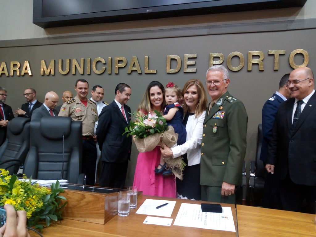 General Miotto com a vereadora Mônica Leal, sua filha Rebeca Miotto e a neta Catarina