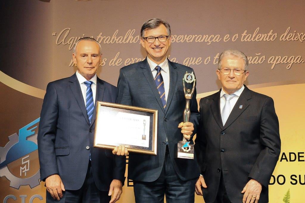 Reitor da UCS, Evaldo Kuiva, também recebeu Troféu CIC Marca de Excelência