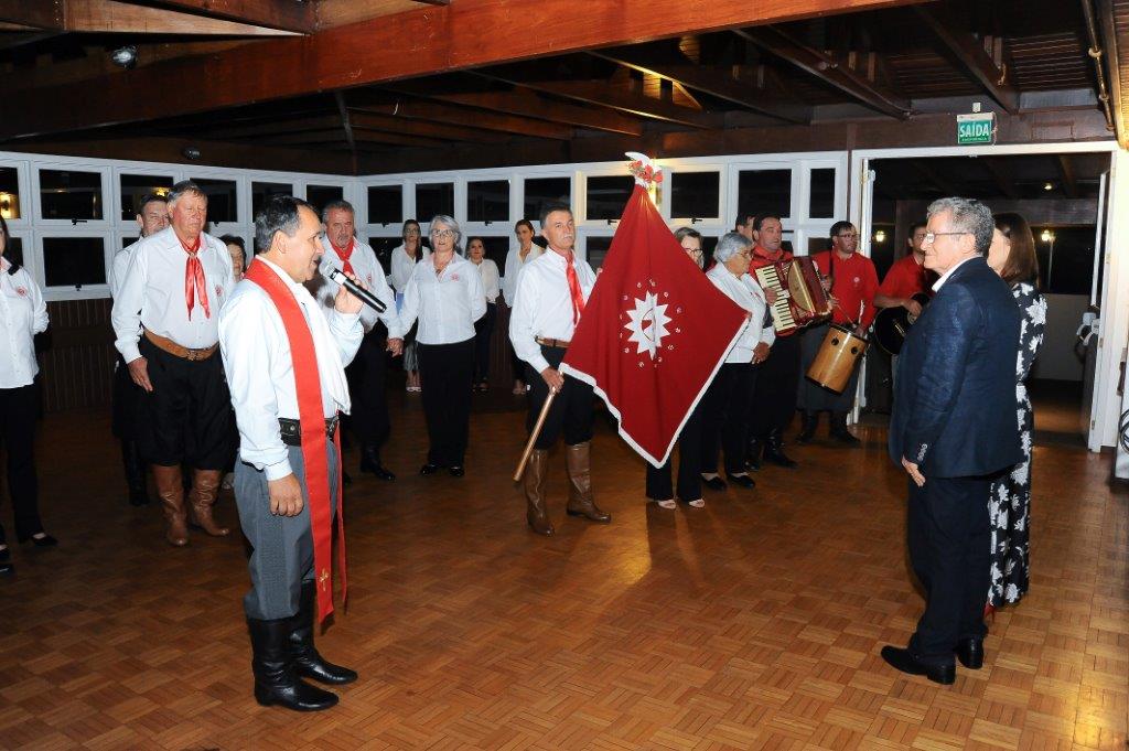 Comitiva do Divino levou convite da Festa de 2020 ao evento da CIC (Foto: Studio Imagem)