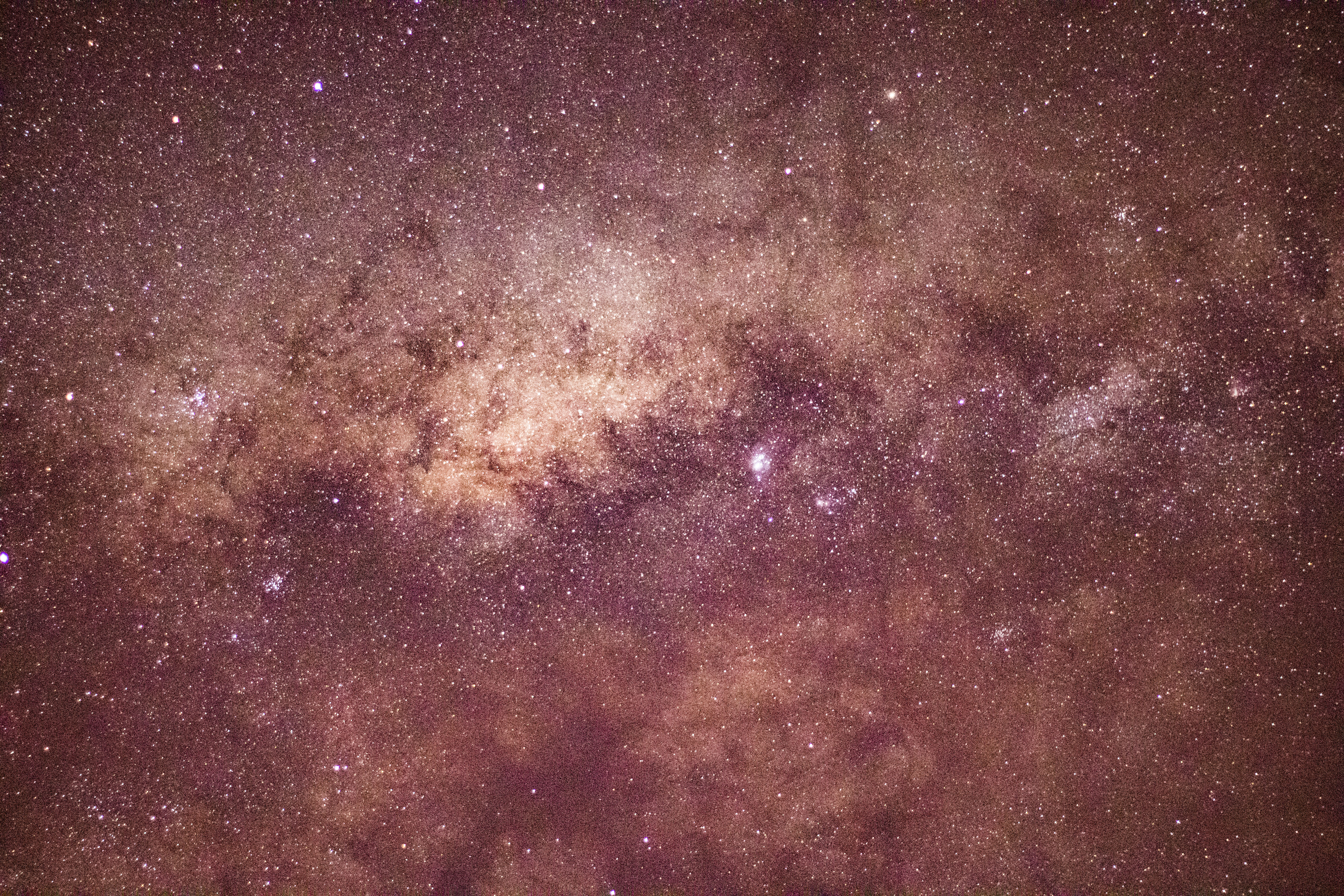 Fotos noturnas de longa exposição são capazes de capturar estrelas que formam a galáxia (foto: Petrônio Fachin)