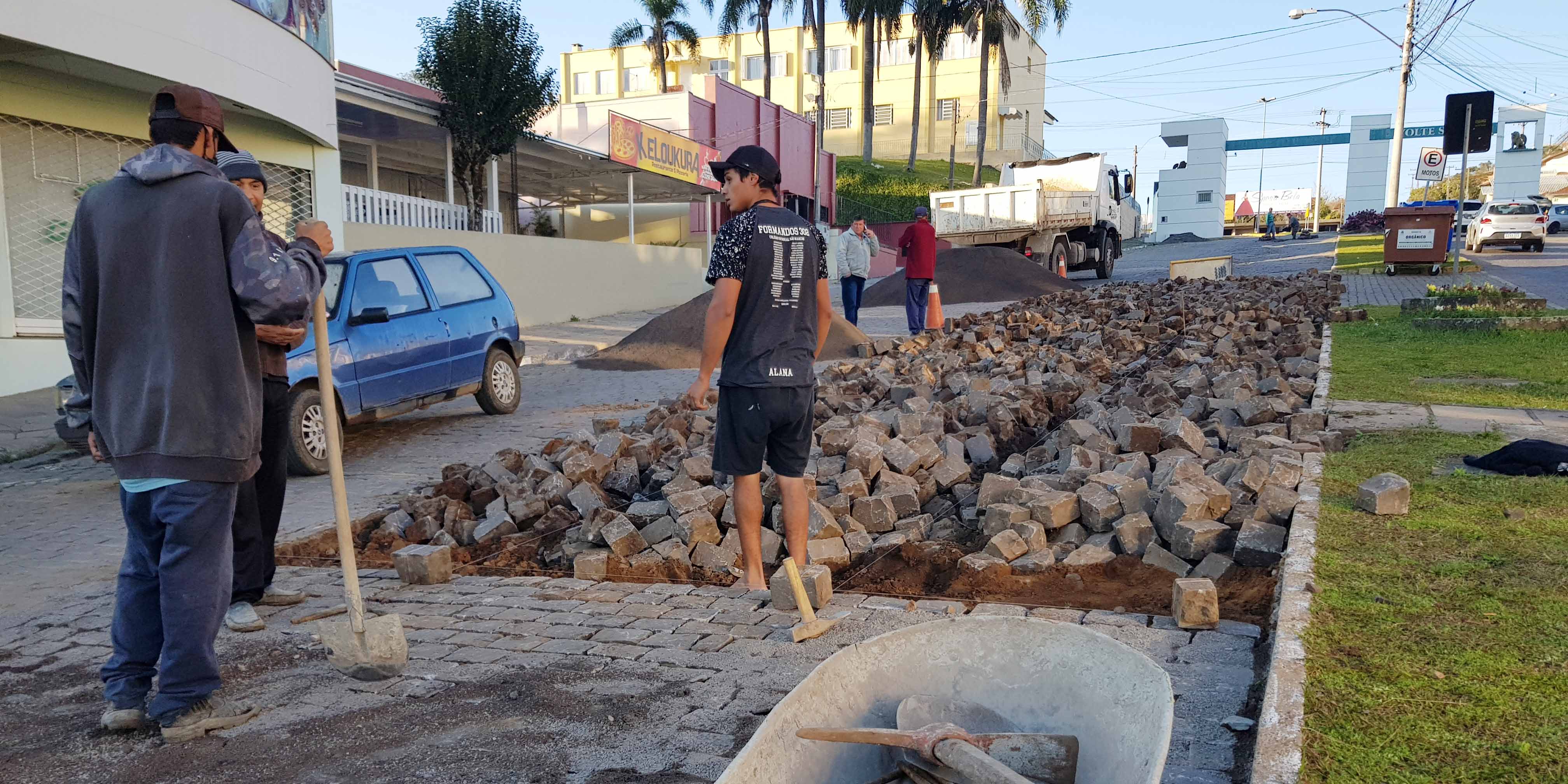 Obras na Padre Feijó estão em andamento desde a última quarta-feira (29)