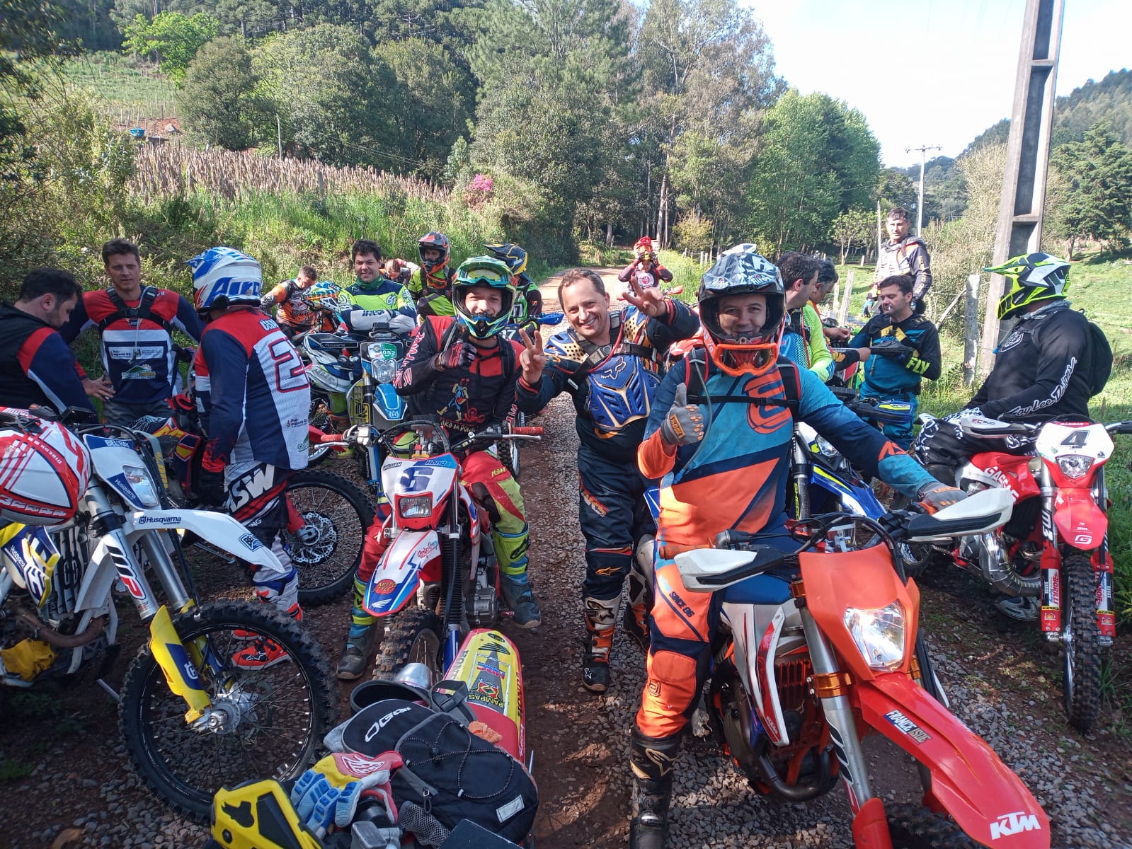 Vídeo Pilotos de Motocross nas Trilhas de Santa Catarina com